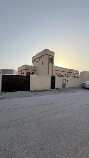 منزل للبيع مجدد بالكامل مؤجر