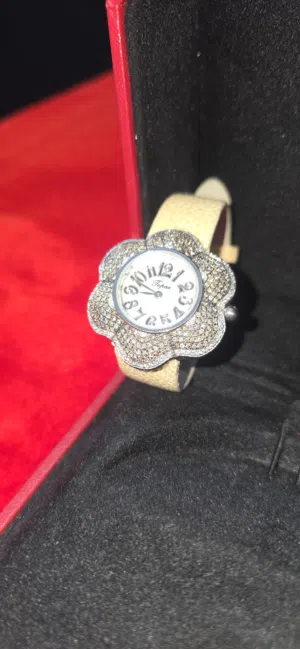 للبيع ساعة نسائية فاخرة من الماركة السويسرية العريقة Topaz