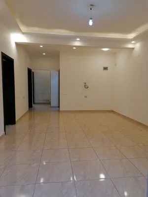 شقة ديلوكس فارغة للإيجار 285 دينار في ضاحية الرشيد من المالك مباشرة قرب الخدمات