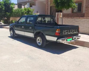 عربية اوسوزو دبل كابينه فيها رخصه سنه