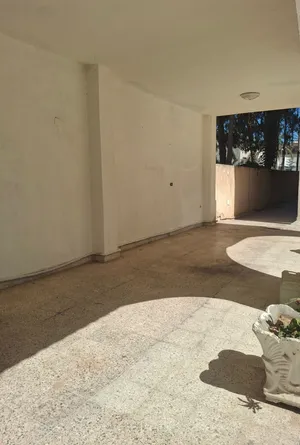 مخزن للإيجار