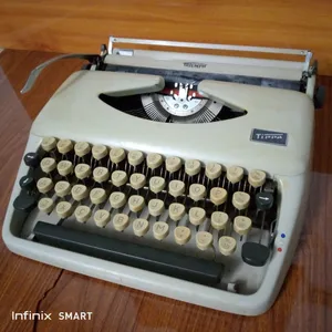 اله كاتبه انجليزيه تحفه انتاج 1950