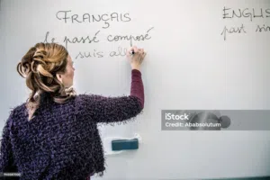 مدربة و معلمة لغة فرنسية تونسية الجنسية