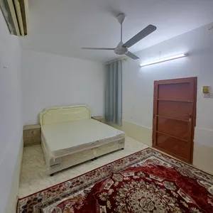 بيت صغير مؤثث للايجار الشهري في سوق بركاء عائلات فقط