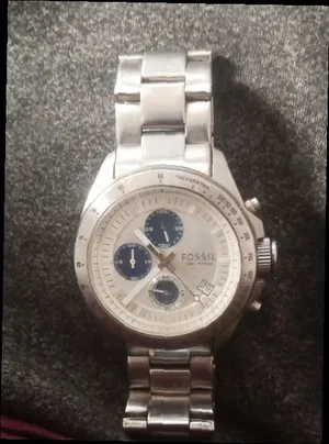 ساعه FOSSIL للبيع نضيفه للبيع المستعجل 30 باربد