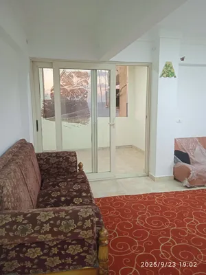 شقه للايجار وش ميه بكمبشيزار غرفتين وريسبشن ثلاث قطع تصلح العائله او لاسره متوسطه قريبه من جميع الخد