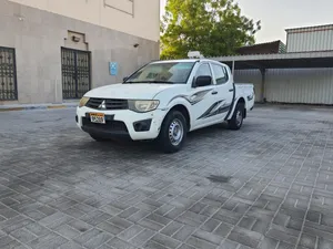 للبيع بيكب ميتسوبيشي 2015