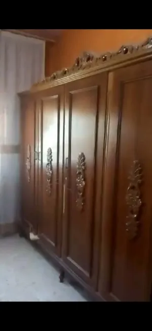 عفش مستعمل...غرفه نوم كامله ..طقمين كنب ..وتلاجه وغاز مش مصورين بس حاله جيده جدا...وسجلوونه...وتحف ك