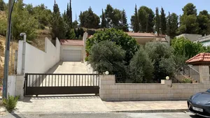 فيلا مميزة مستقلة للبيع في الحمر
