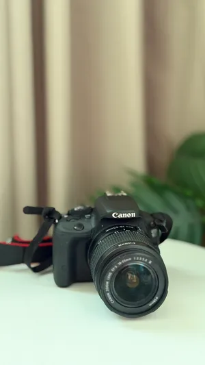 كاميرا SL1 Rebel) 100D EOS Canon) بحالة ممتازة ونظيفة جداً،
