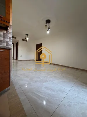 شقة * مميزة * ارضية * ترس * موقع مميز * قرب الخدمات * السابع