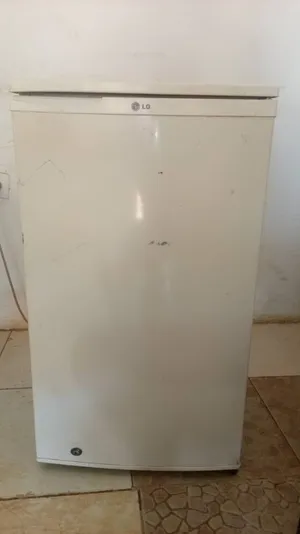 توجد لدينا تلاجات وفريزرات ومبردات واجهزه كهربائىه اهر واثاثات اطقم جلوس غرف نوم سراير ترابيز دواليب