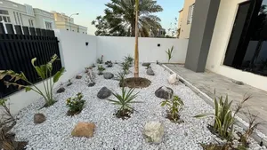 حجر أبيض لزينة الحدائق والقصور والاستراحة والمنازل