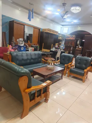 طقم كنب 7مقاعد  بحاله ممتازه خشب زان بالكامل المقاعد زنبرك بالكامل