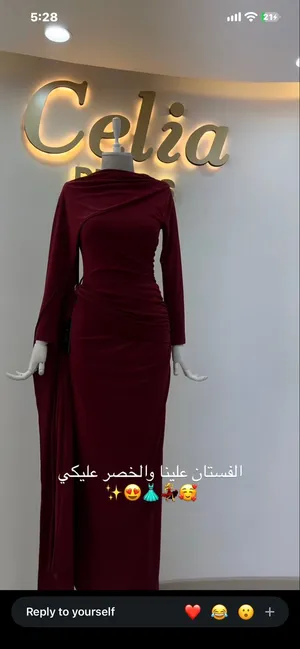 فستان سهرة  الموديل سليم فيت مع شاحط ثقيل