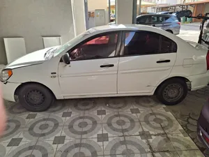 سيارة هيونداي اكسنت 2006 موديل خليجي هاتشباك بحالة جيدة مع مصابيح ليد وتكييف