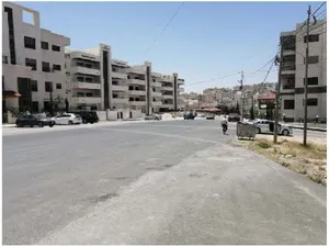 قطعة ارض على شارعين وذات اطلالة مميزة خلف الأكاديميه الأردنيه للدراسات البحريه
