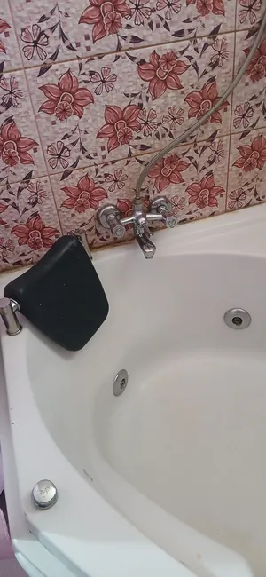 جاكوزي مستعمل قابل للتفاوض بشي بسيط