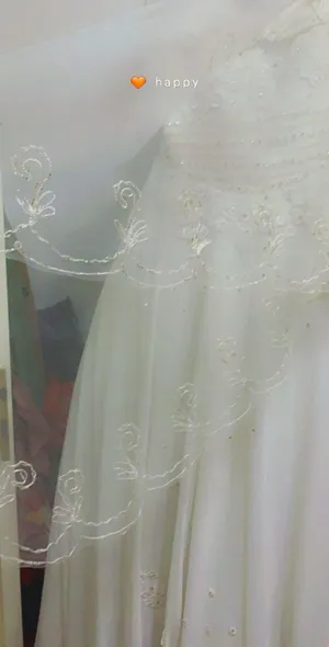 بدلة زفاف بحاله جيده جدا مع توابعها