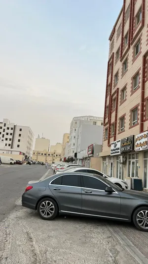 محل تجاري وسط بين شارعين خلف محطة المها