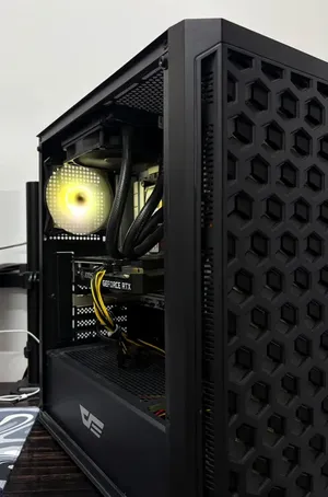 للبيع كمبيوتر ألعاب Gaming PC مع قطع إضافية!