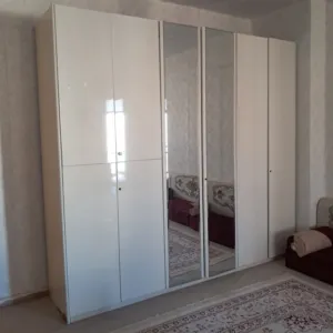 دولاب ملابس ايطالي بحالة ممتازة حجم كبير