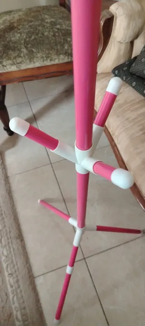 علاقة ملابس لون زهري حلو بسعر مناسب جدا
