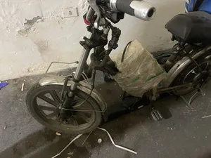 دراجة كهربائية، استعمال شهر واحد بطارية 20/60 ڤولت تقطع مسافة 40-60 كيلو متر بالشحنة الواحد