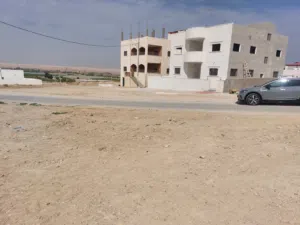 الاغوار الجنوبية بالقرب من البحر الميت..حوض المزرعة...واصل كل الخدمات..ممكن البدل على سياره