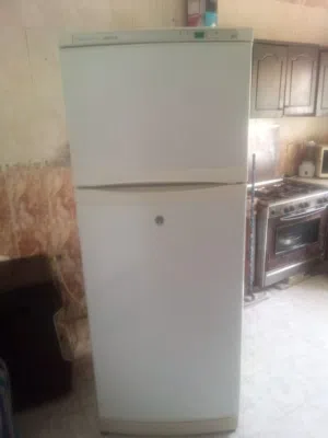 ثلاجه نوع هاي لايف حجم كبير بحاله ممتازه وعلى الفحص الكامل اقرا الوصف