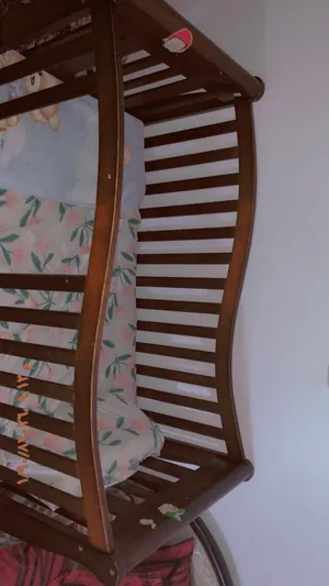 سرير طفل للبيع