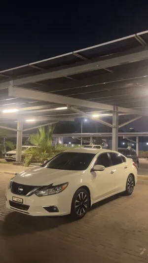 Nissan Altima Sl 2018 2.5 فل اوبشن نظيفة و ممتازة