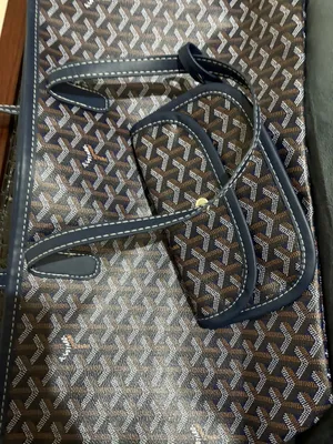 حقيبة يد goyard لون كحلي حجم كبير جديده كوبي لم تستخدم سعرها 14
