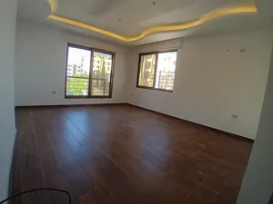 شقة طابقية فارغة للإيجار (خلدا) سوبر ديلوكس مساحه واسعه واطلالة مميزة