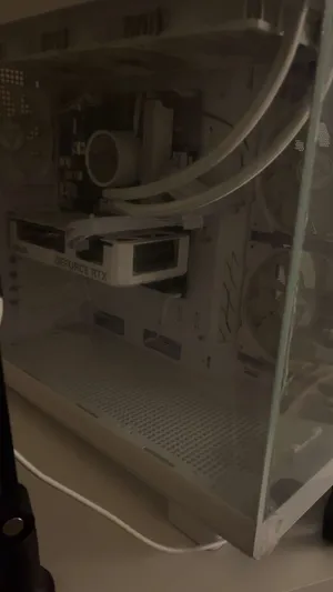 بيسي قيمنق أبيض كامل مع شاشتين وجميع الاغراض اذا مهتم شوف الوصف