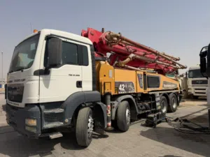للبيع العملاق الألماني الغني عن التعريف مضخة خرسانة Putzmeister M 42 5 محملة على شاسيه MAN TG 41 400