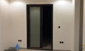 فني المنيوم صيانه تفصيل ابواب مطابخ نوافذ شبابيك شبك نامس
