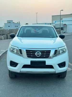 2020 NISSAN NAVARA - GCC SPECS - 4X2 + DOUBLE CABINE – PETROL