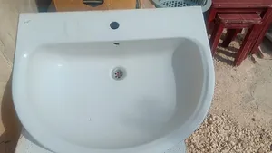 مغسله مع مرحاض بحاله جيده