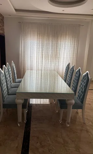 طاولة طعام