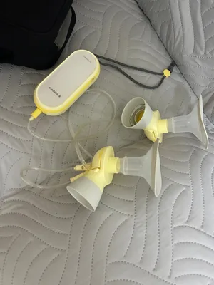Medela Freestyle Electric Double Breast Pump (a breast milk pumping machine). شفاط حليب