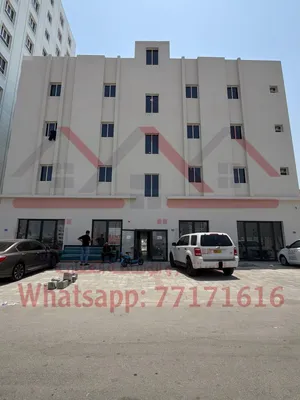 بناية جديده ب شقق و محلات للايجار في المعبيله الجنوبيه شارع النزهه