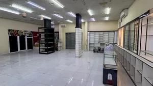 محل بقالة للإيجار صناعية العوهي صحار  المحل مجهز بالتكييف و الإضائه،