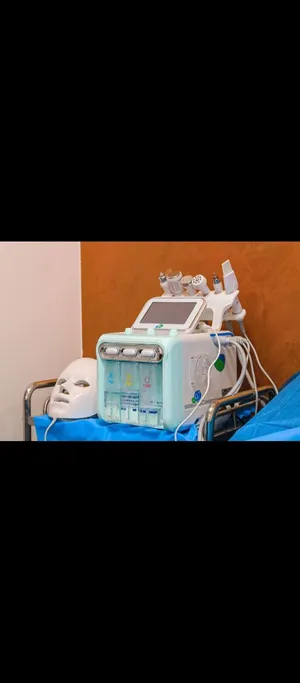 اغراض مركز تجميل متكامل بالاتات والاجهزه للبيع