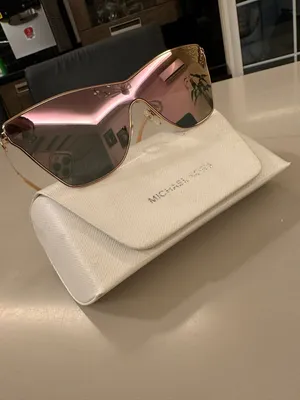 نظارة شمسية نسائية من مايكل كورس (Michael Kors) وتحديداً موديل Larissa MK1063 (11084Z)