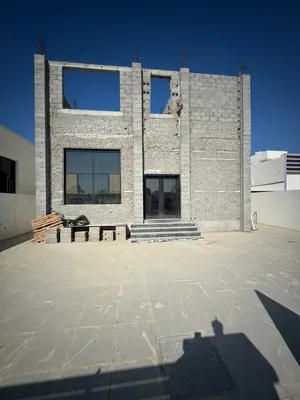 يُباع المنزل بحالته الراهنة، ولم يكتمل بناؤه بعد.