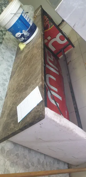 طاولة حديد وجه رخام