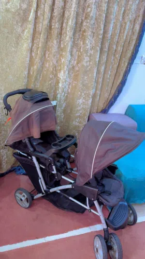 عربانه اطفال نظيفة سرير وكرسى Clean baby stroller (convertible into a bed and seat)