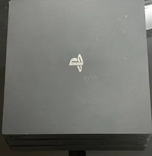 للبيع: جهاز PlayStation 4 Pro بحالة ممتازة مع 3 يدات تحكم