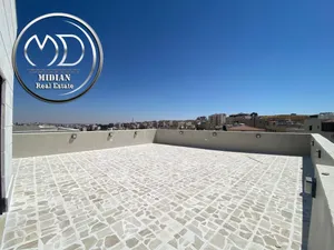 شقة دوبلكس جديدة طابق أخير مع روف للبيع تلاع العلي مساحة 195م مع تراسات تشطيبات سوبر ديلوكس اطلالة